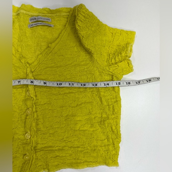 Urban Outfitters Yellow Button Front Cropped Ruffled Stretch Shirt Size Medium - Picture 5 of 11